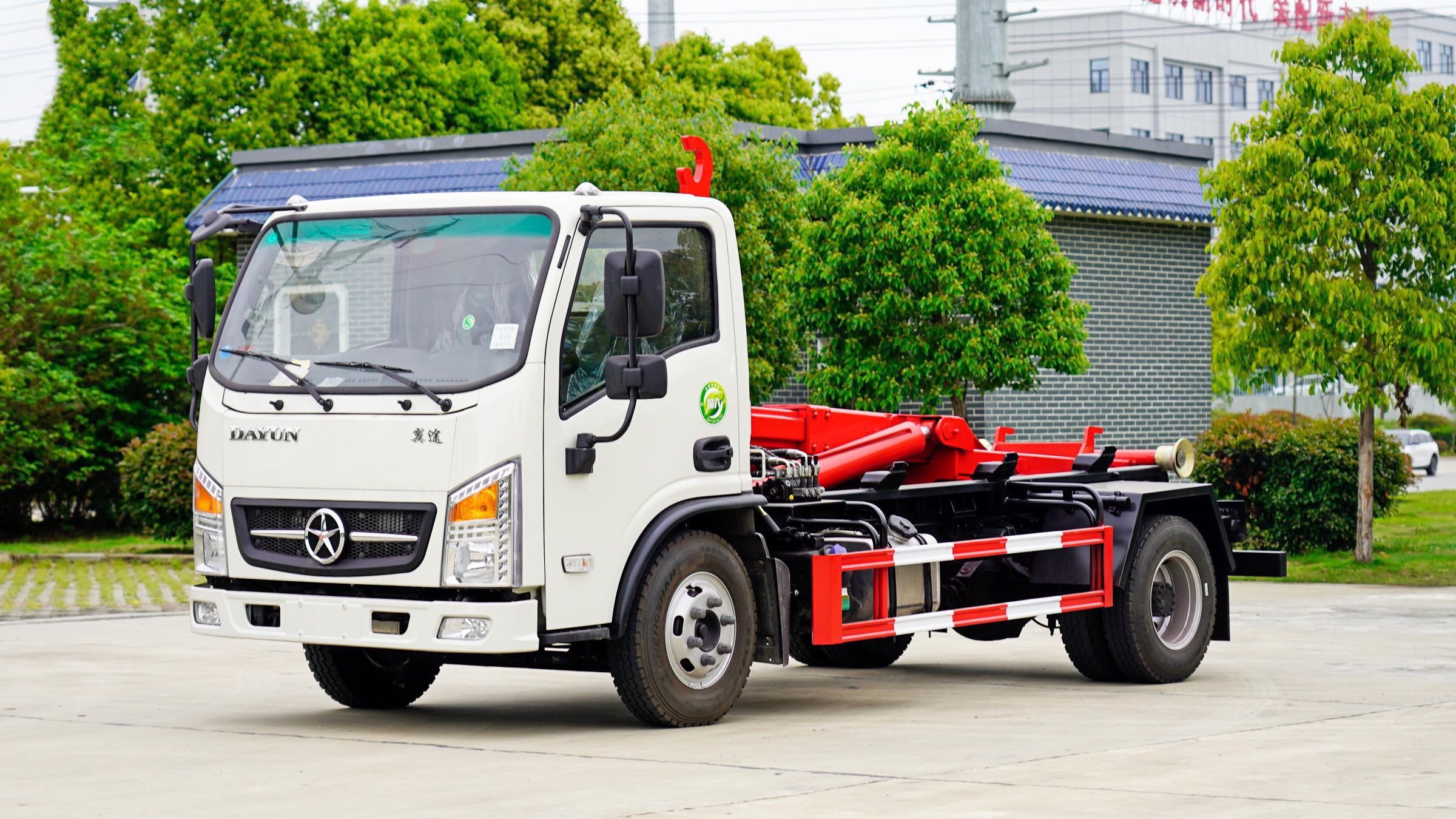 大运蓝牌钩臂垃圾车