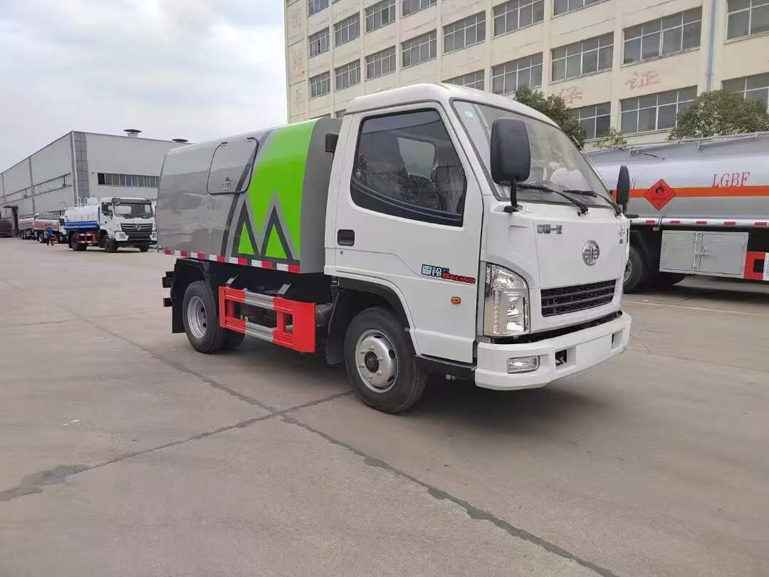 杜绝滴撒漏密封自卸式垃圾车四大优点介绍